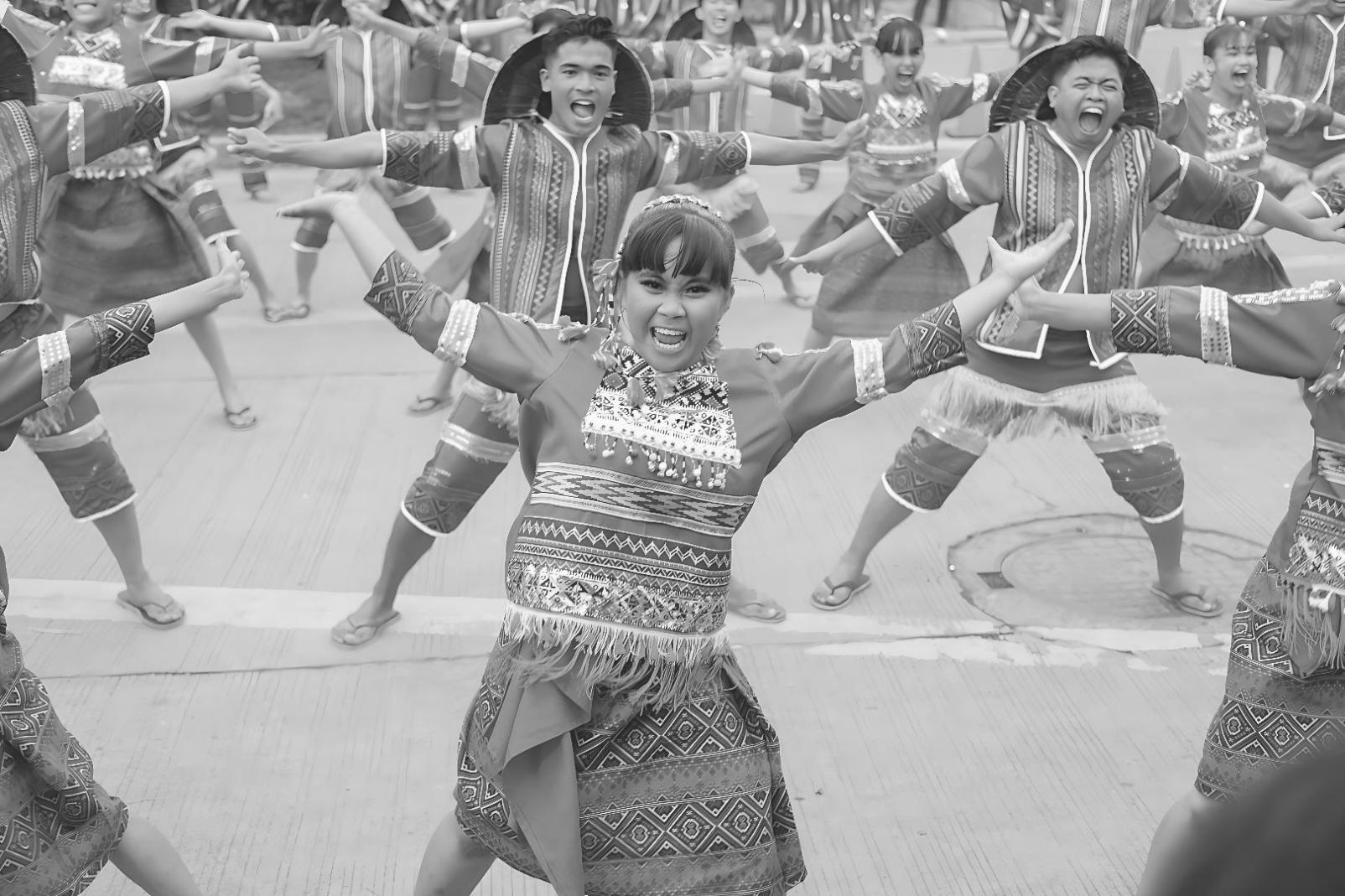 Momento di connessione tra partner durante la danza